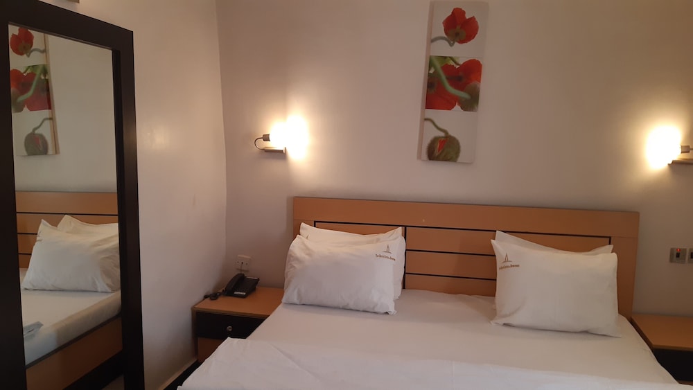 Top-Notch Suites and Apartments view 2
