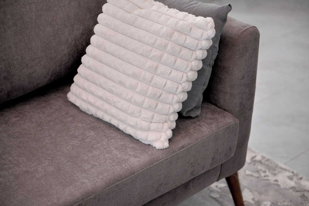 B&S Luxe Living