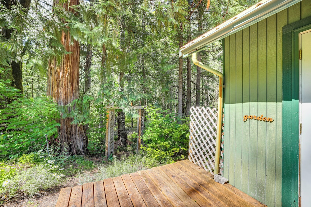 Spring-fed Soaking Tub! Lush Central Oregon Haven