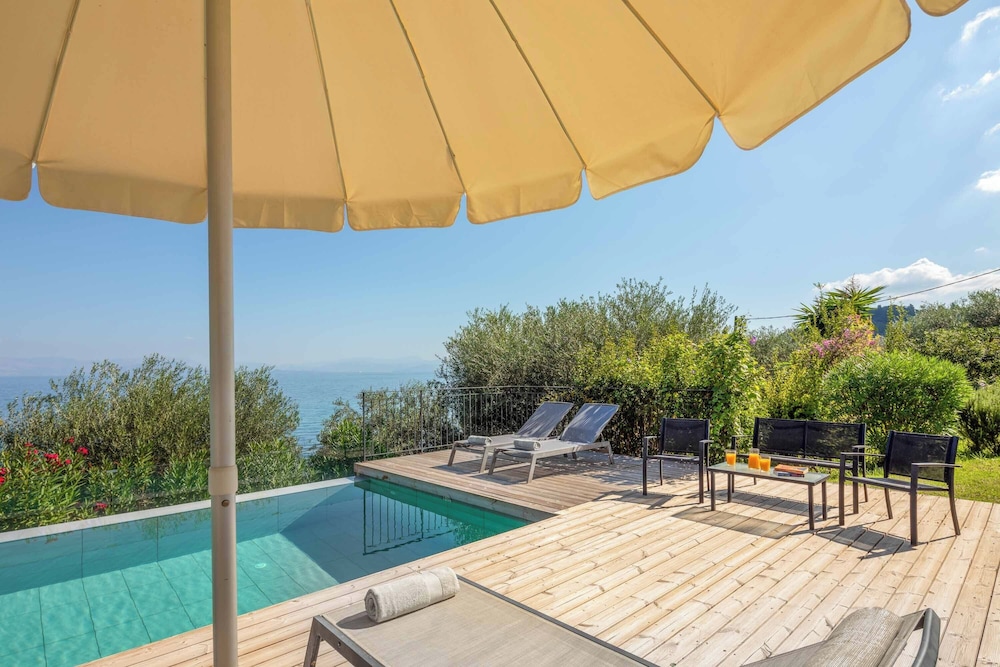 Villa Apanemia Mare
