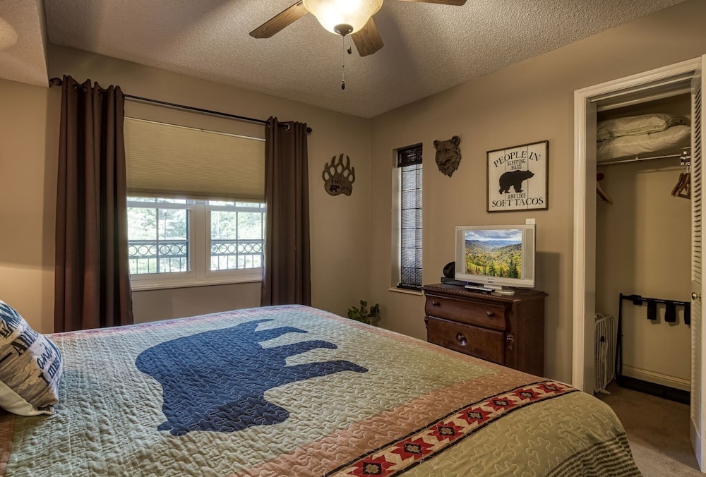 Gatehouse 203 - Great Condos Just Outside Downtown Gatlinburg! 2 Bedroom Condo by RedAwning view 3