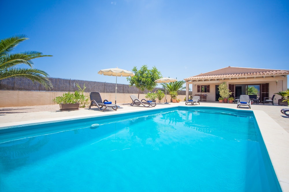 Villa With Pool & Terrace