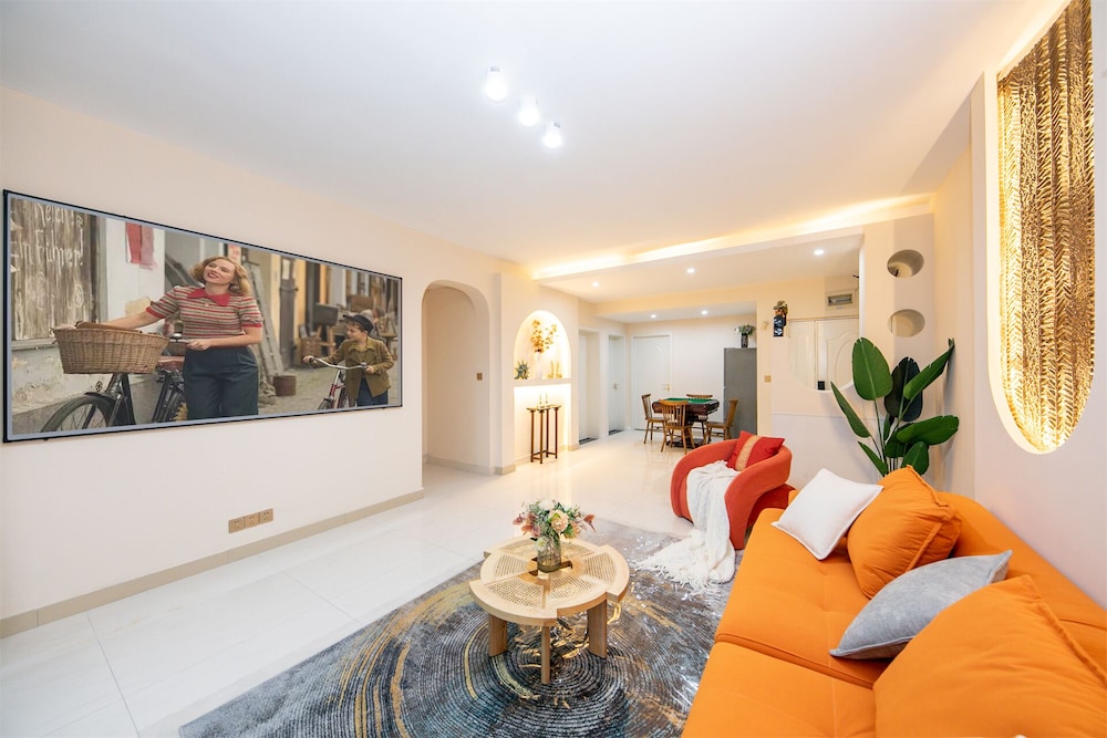 Baihong Riverview Drone Show Apartment