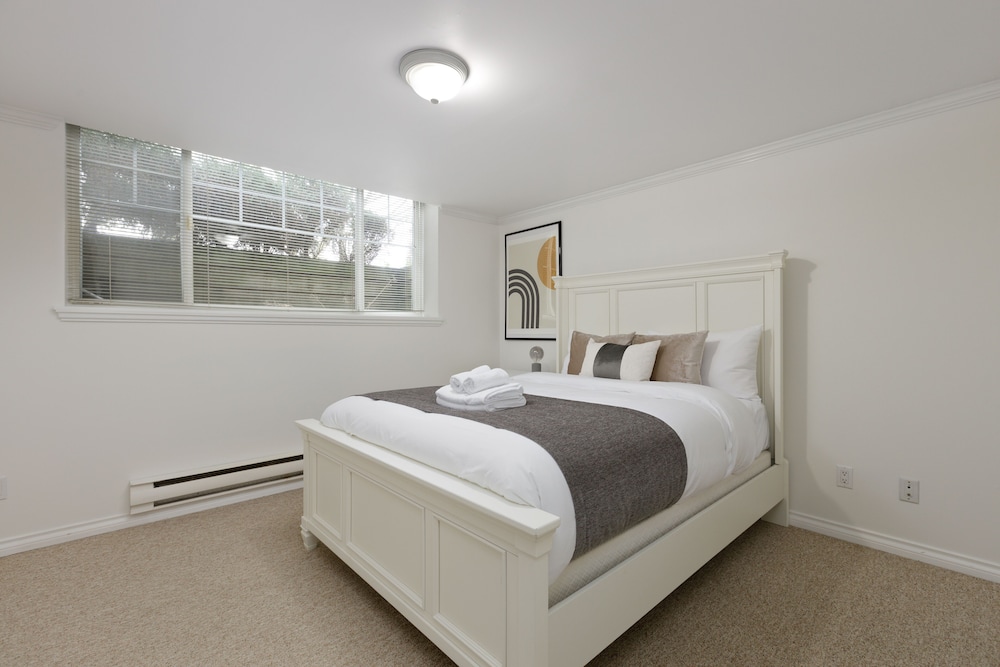 1781 Garden Avenue view 4