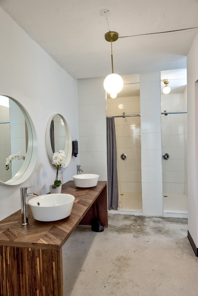 Juliette Hostel for Women Only - Property Image 3