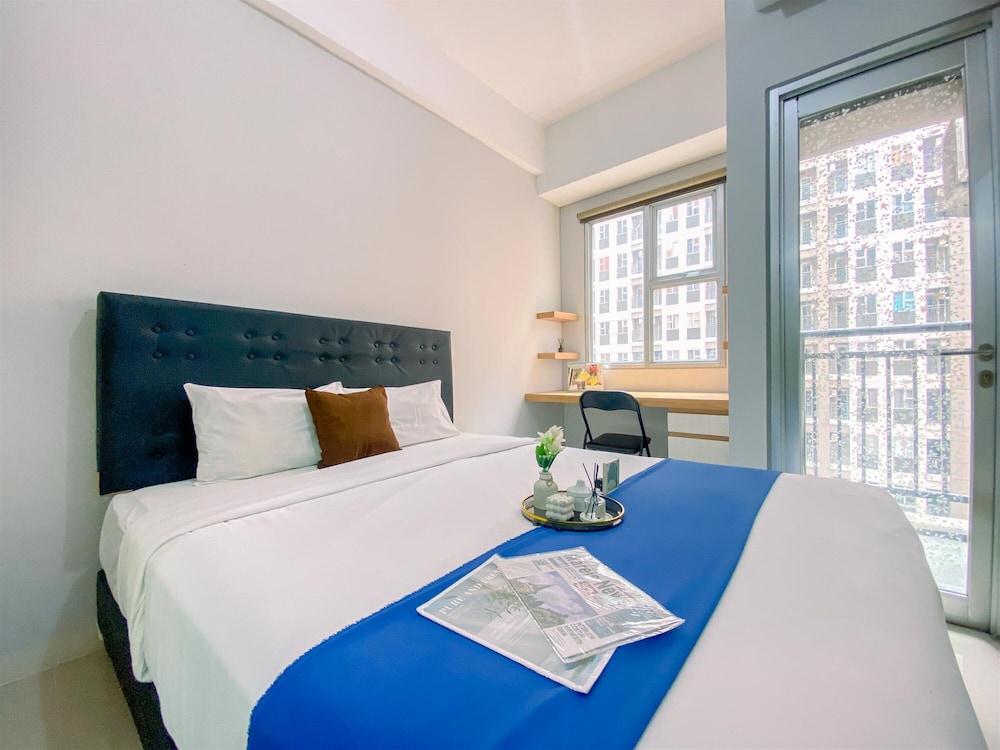 Cozy And Enjoy Living Studio Transpark Juanda Bekasi Timur Apartment