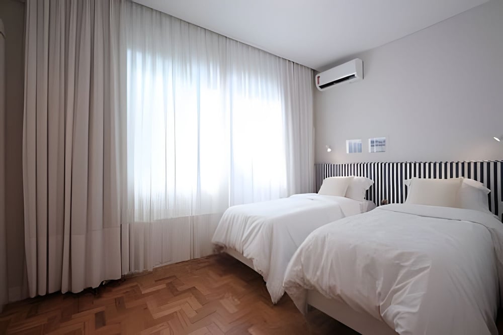 Leblon | Recém reformado, 2 quartos, 5 min da Praia – por Casapē Rio