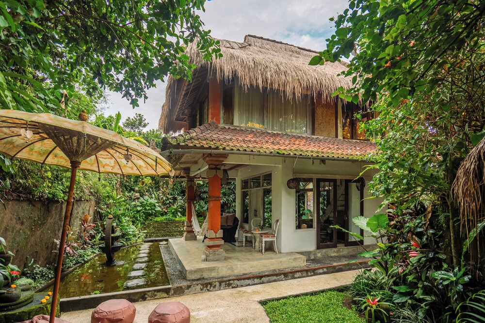 Barong Retreat Villa Ubud with Hammock Terrace, Garden & Koi Pond