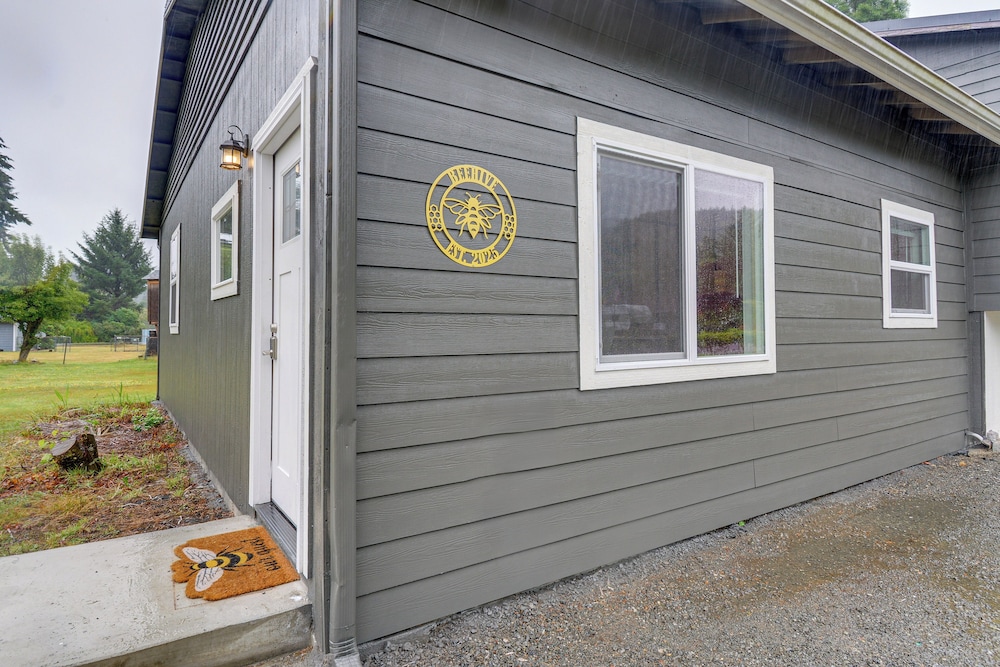 Near Twilight Sites & Scenic Hikes: Forks Apt