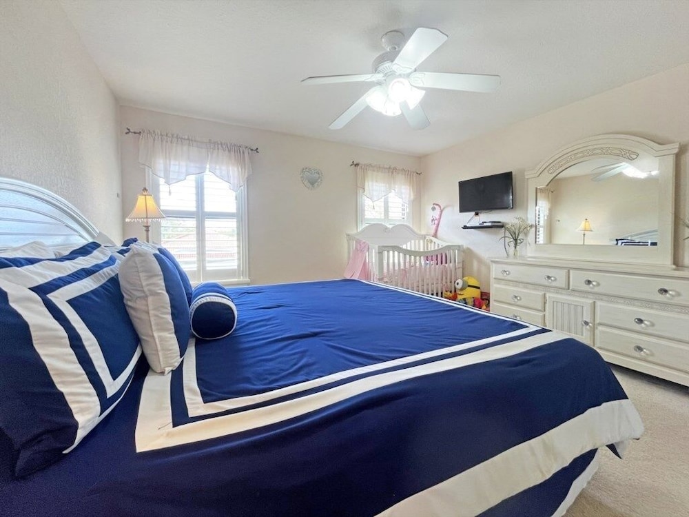 The White House 4 Bedroom Home
