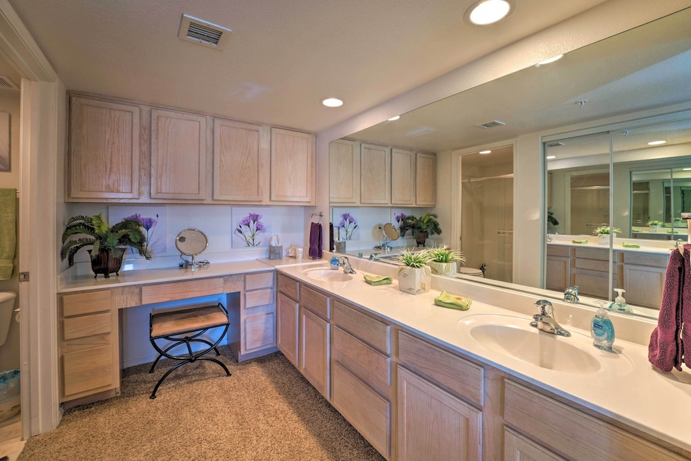 1 Mi to London Bridge: Condo w/ Pool Access view 4