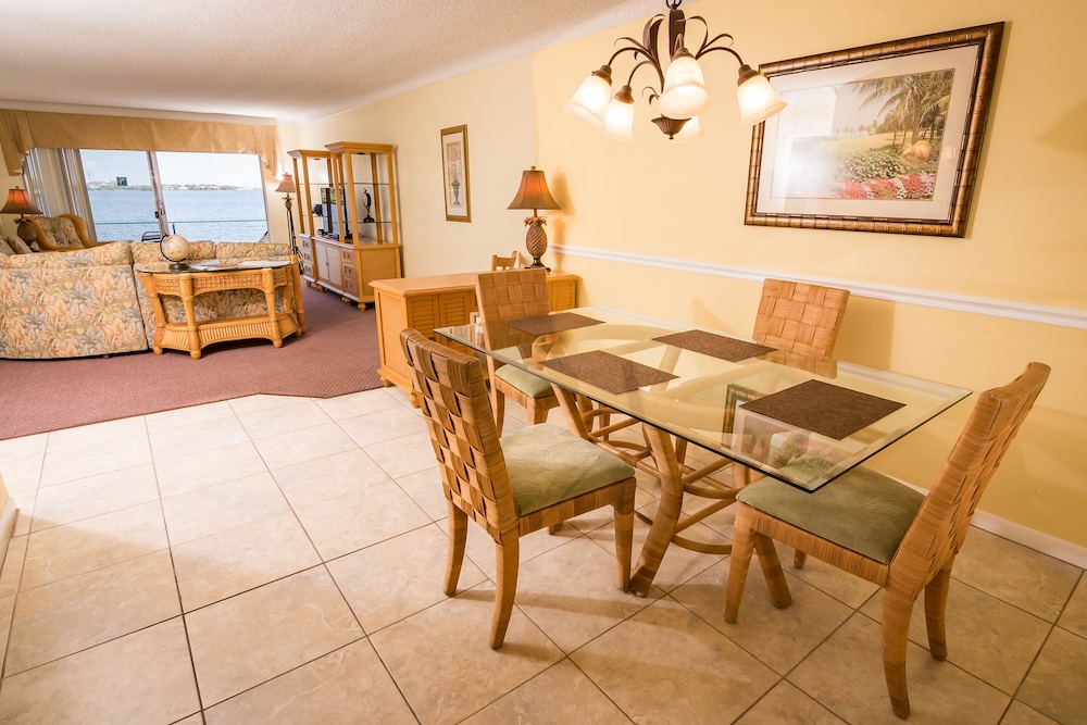 Palm Beach Waterfront Suites