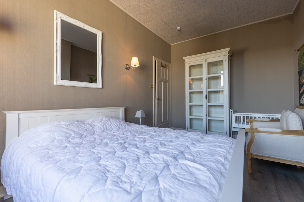 Holiday Home for 8 People Near the sea