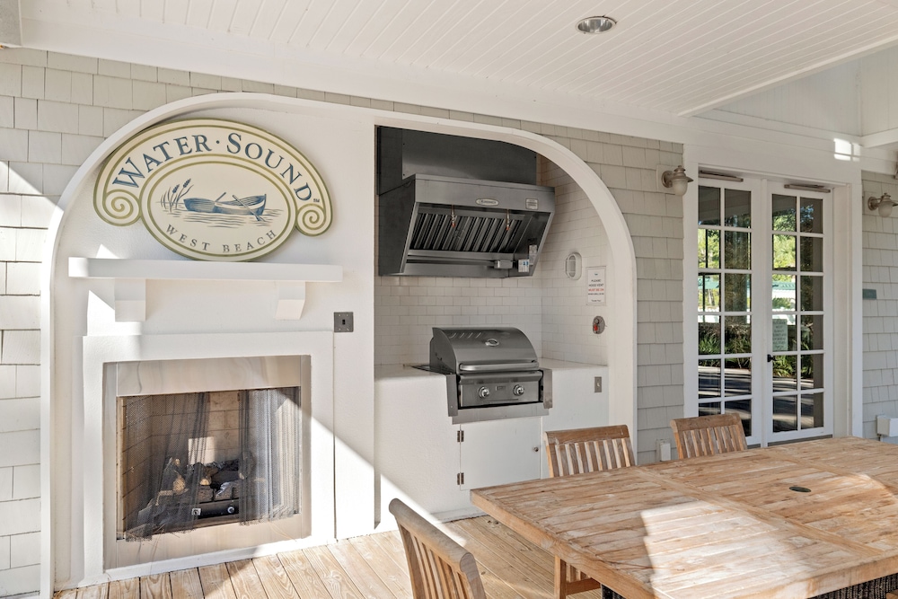 Sea Dlight: 3BR Beach Home Sleeps 10 With 4 Bikes in Watersound West