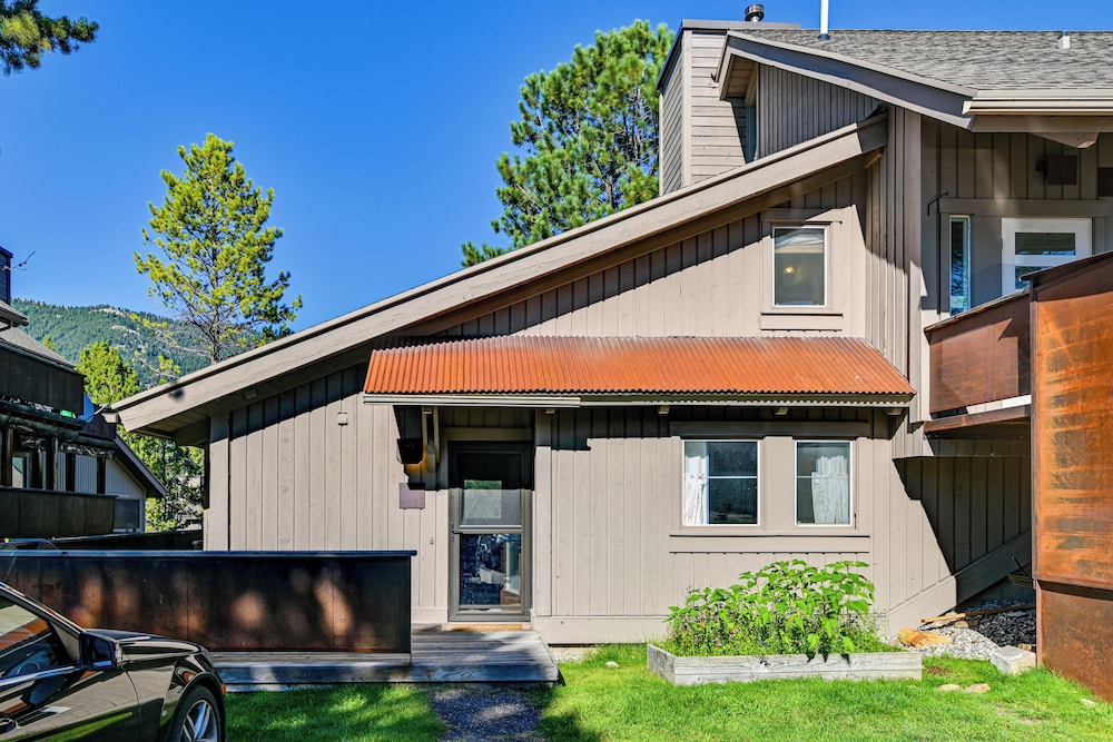 Big Sky Condo w/ Golf Course View, Steps to Town