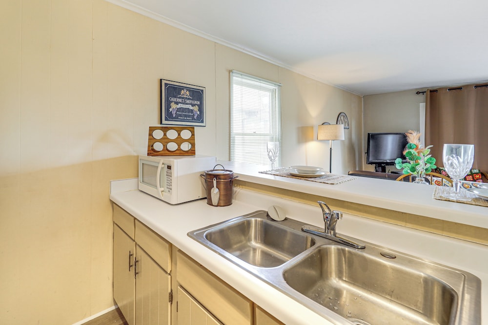 Walk to Hiking & Skiing: Beech Mountain Condo