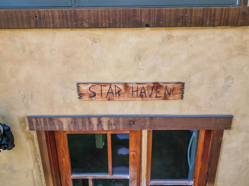 Star Haven Retreat 5 BDR Stunner!
