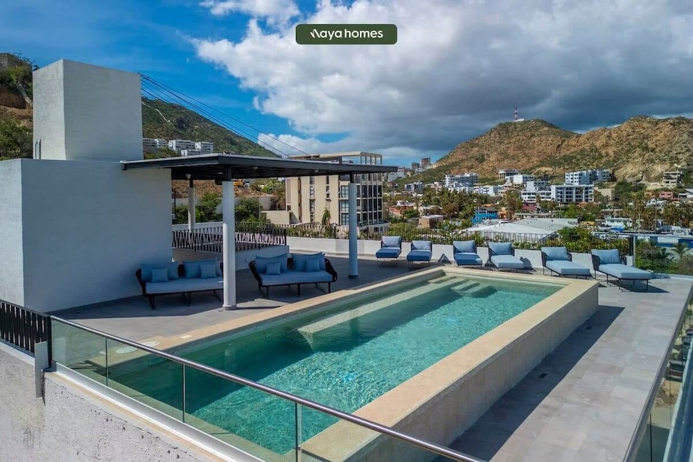 New 1BR Condo in Marina - Rooftop Pool - King Bed