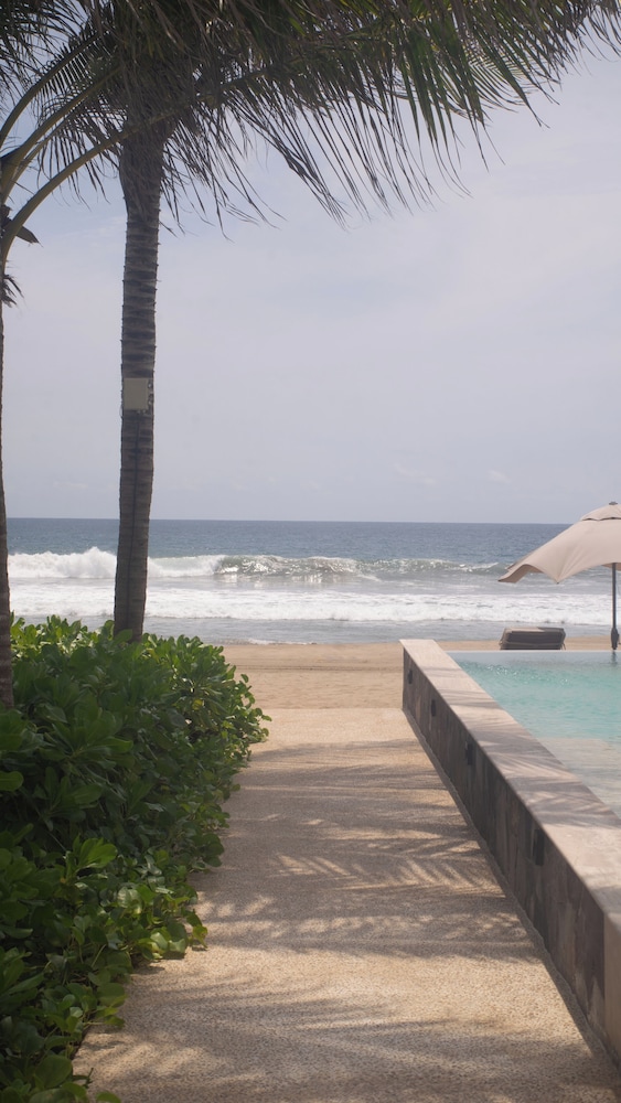 Minimalist elegance by the beach