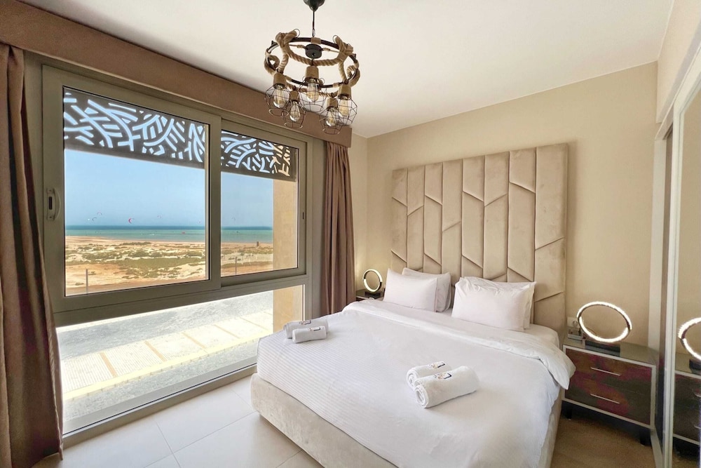 Xuru Stays I Roomy & Relaxed 1bdr @ Mangroovy Free Beach & Pool