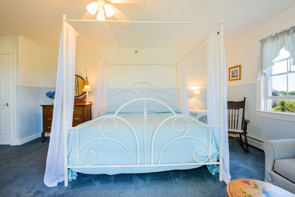 Payne's Harbor View Inn