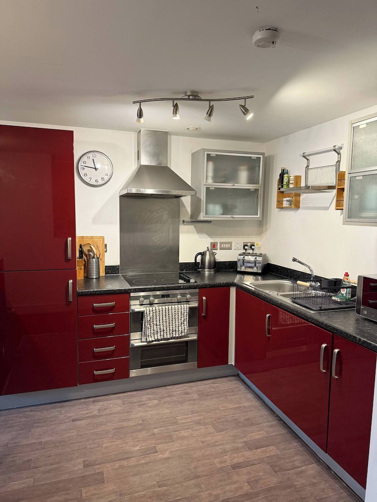 Newly Decorated Studio Apartment -city Centre- Sleeps 2