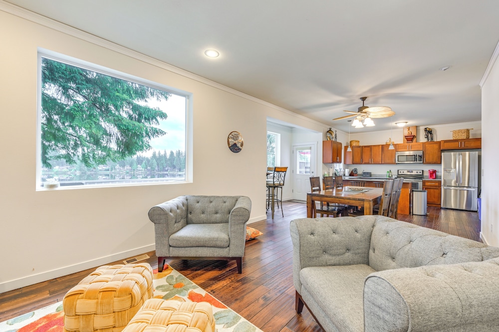 Lakefront Gem w/ Deck & Grill in Shelton