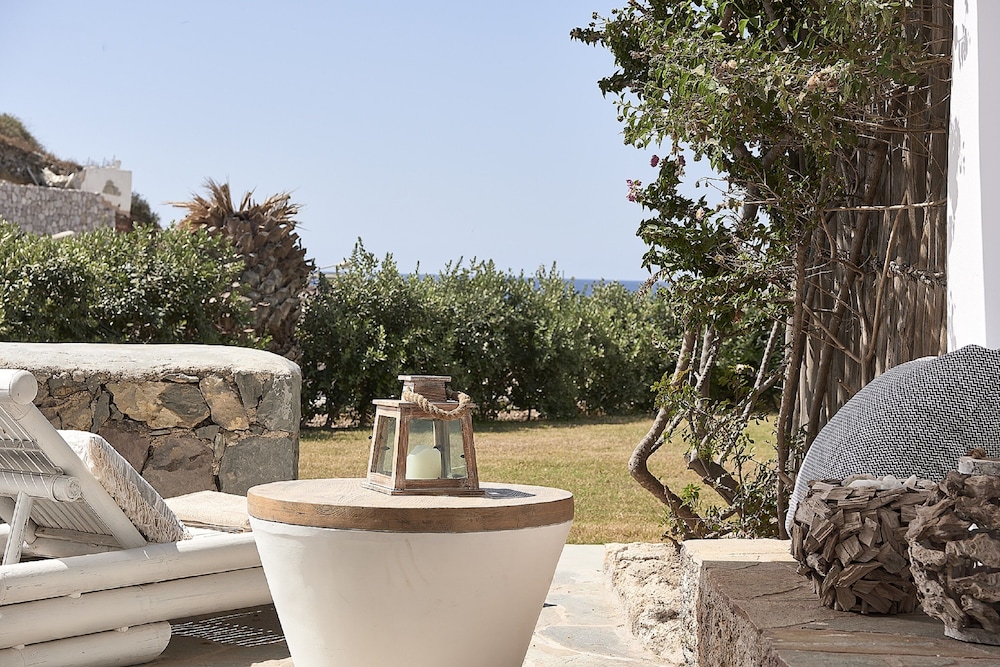 Artemis Seaside Resort