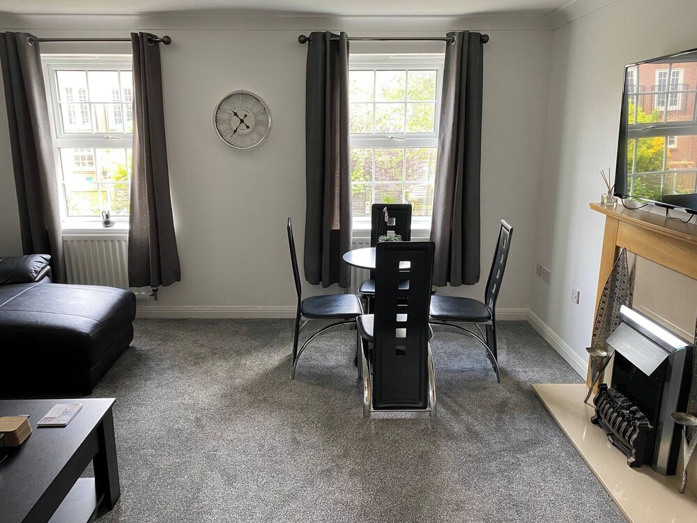 Charming 3-bedroom Norwich Retreat With Garden & Private Parking