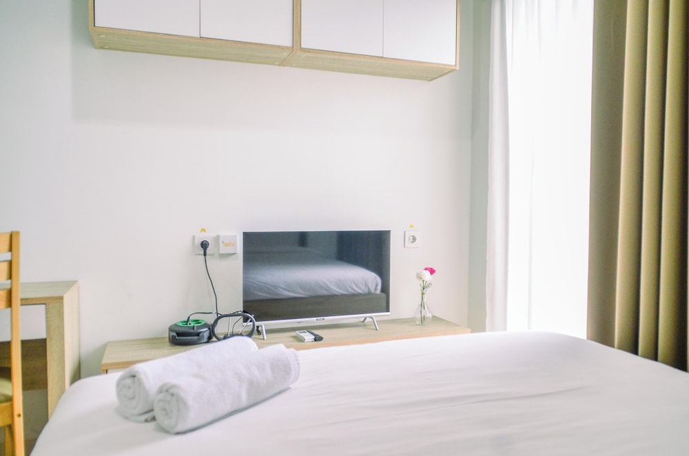 Scenic and Strategic Studio Apartment at Springwood Residence