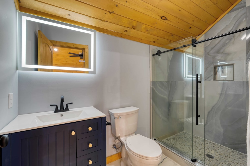 Cabin w/ Hot Tub, Game Room & Scenic Smoky Mountain Views Perfect by Avantstay