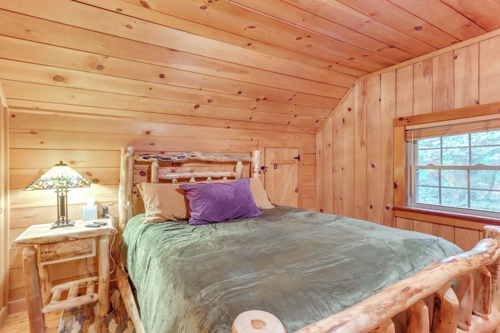 Near Hiking Trails: Hot Tub Haven in Ellijay!