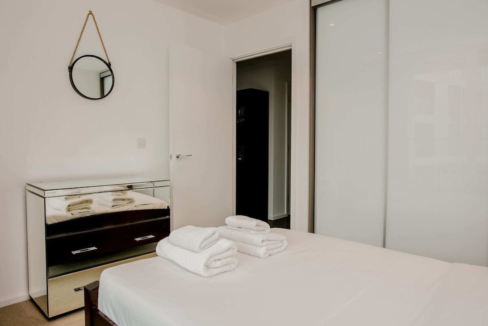 Modern 1 Bedroom Flat in Wandsworth