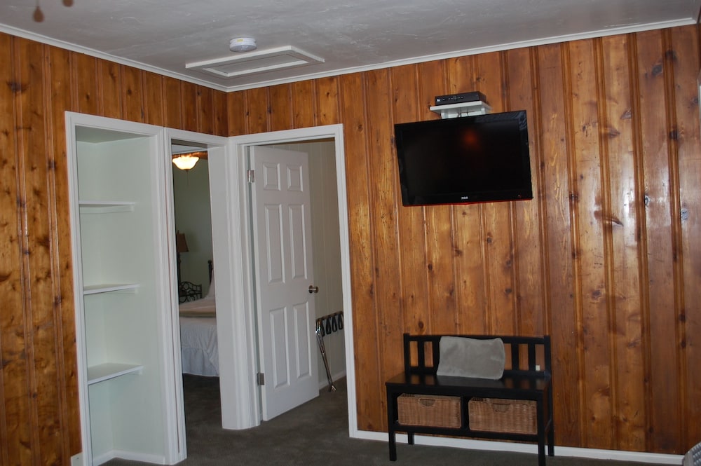 Bishop Vacations - El Rancho Motel - Property Image 15