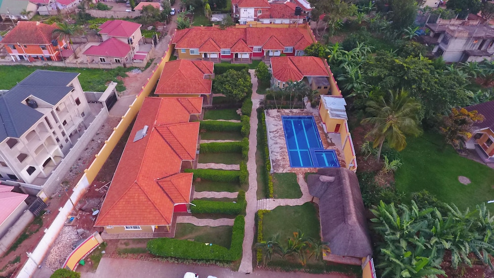 Lucian Cottages