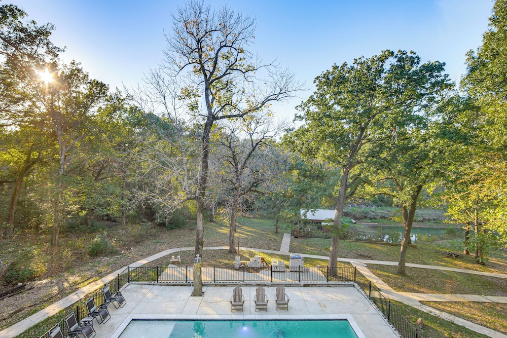 Game Room, Trails! 30-acre Lakefront Streetman Gem