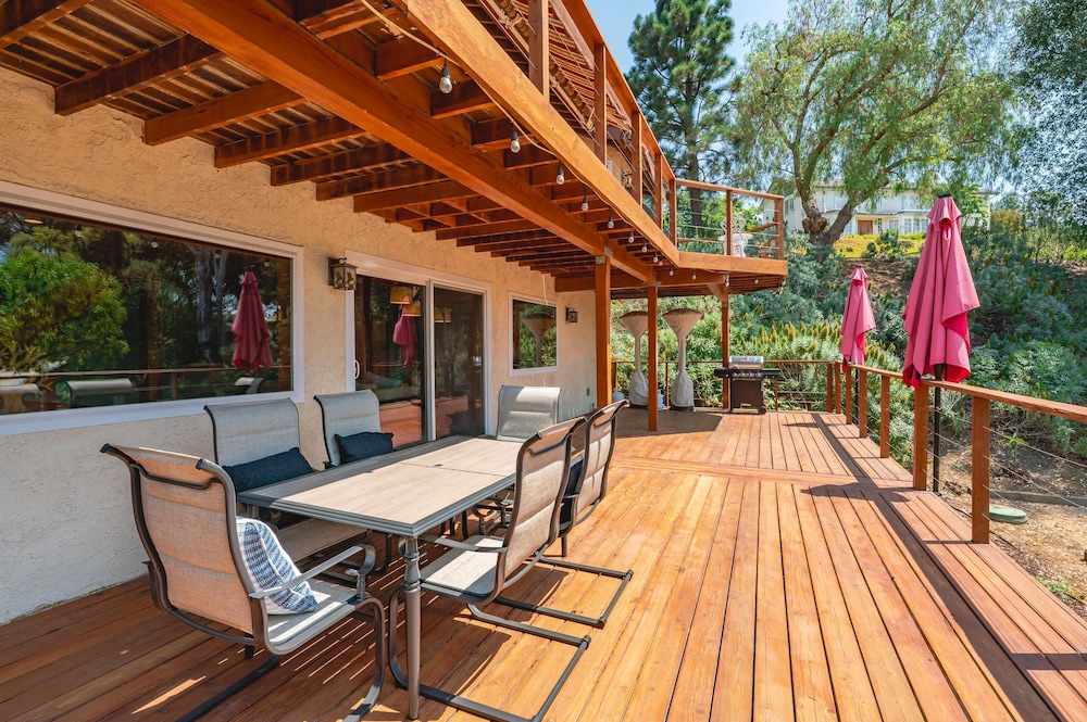 Mountain View Family Retreat w Game Room Scenic Decks