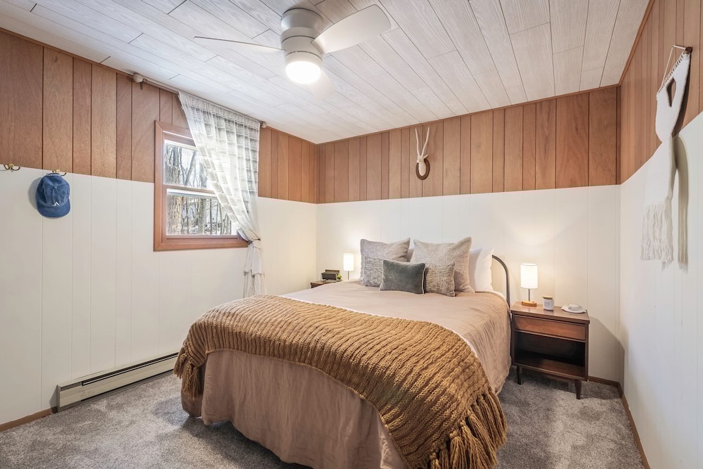 Burrow by Bidwell Cozy Arrowhead Lake Escape With Pools and Outdoor Adventures