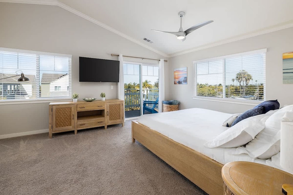 Large 4 Bedroom Close To Beach