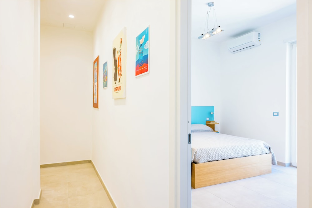 Brombeis Double Bedroom Center by Napoliapartments