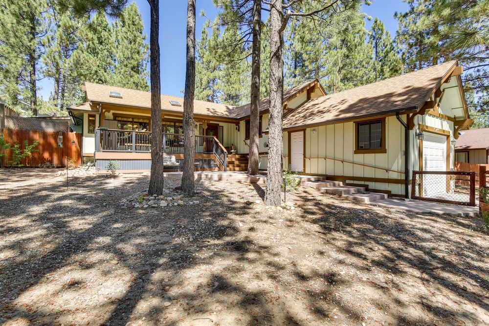 Central Big Bear Lake Retreat w/ Private Hot Tub!