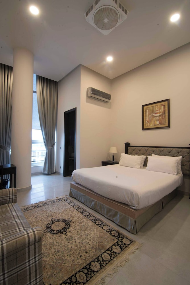Room-cozy Guest Room F-7 Markaz Islamaba