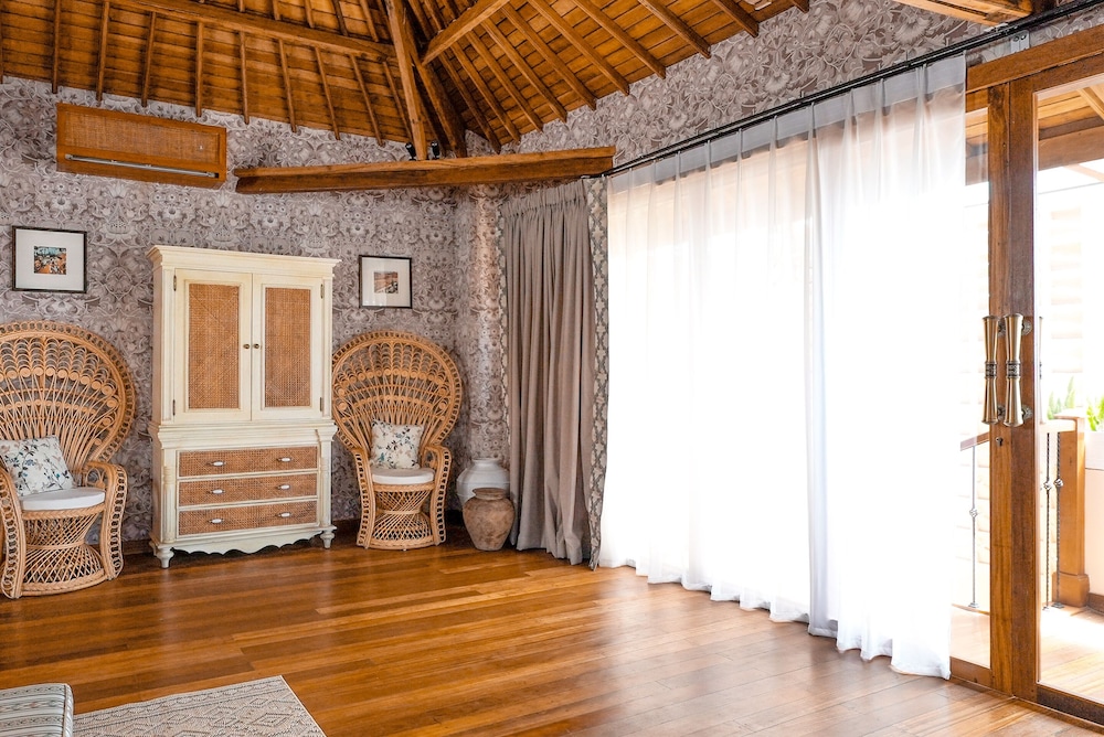 Luxurious Arakana Villa with Pool