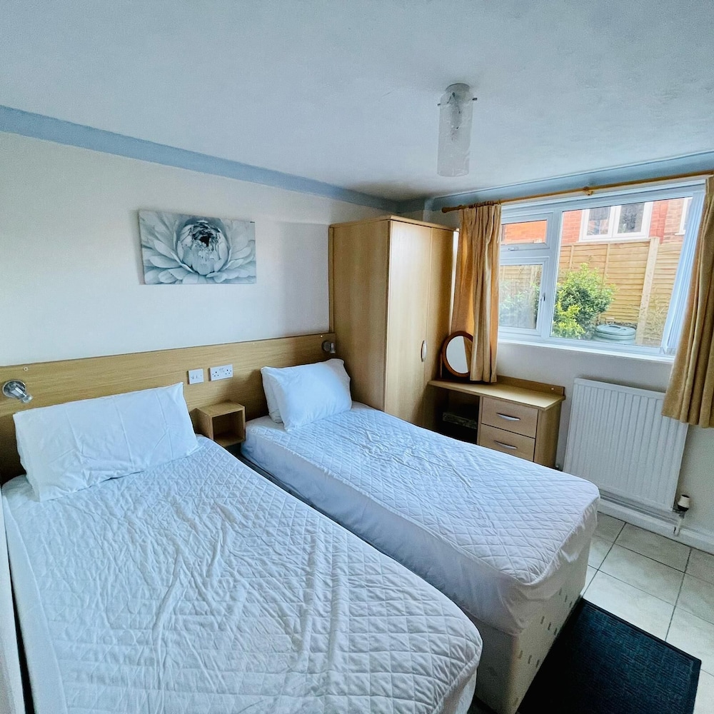 Lyndene Holiday Apartments