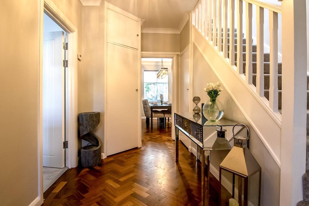 Luxury 3-bedroom Flat in Northwood