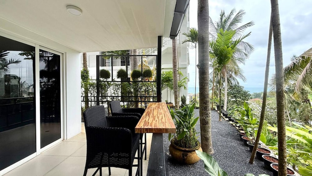 B11 Sunset Plaza Partial Seaview 1 Bedroom 1 Bathroom With Large Jaguzzi