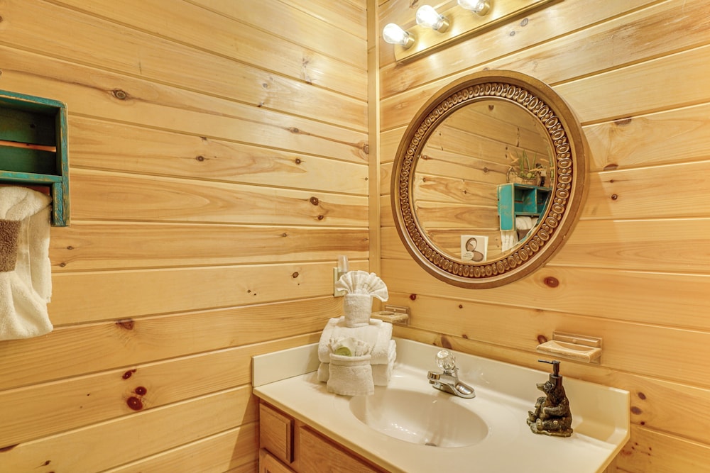 Private Hot Tub: Lake Resort Cabin in Sevierville!