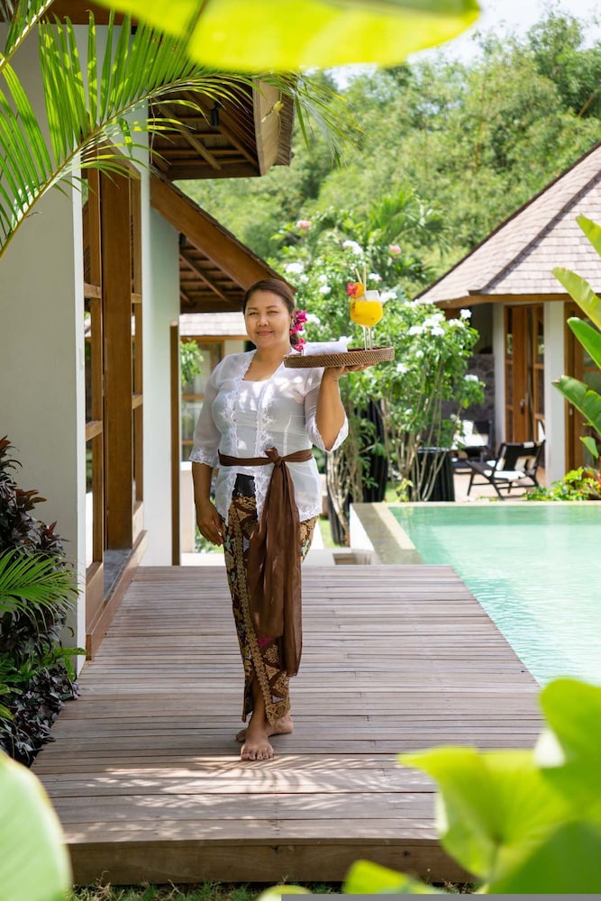 Villa Chempaka by Alfred in Bali - New Luxe Tropical 4BR Dream Villa in Canggu