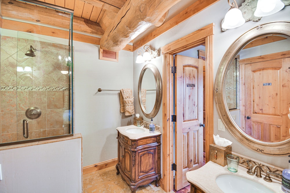 Sauna & Hot Tub: Mtn-view Retreat in Silverthorne!