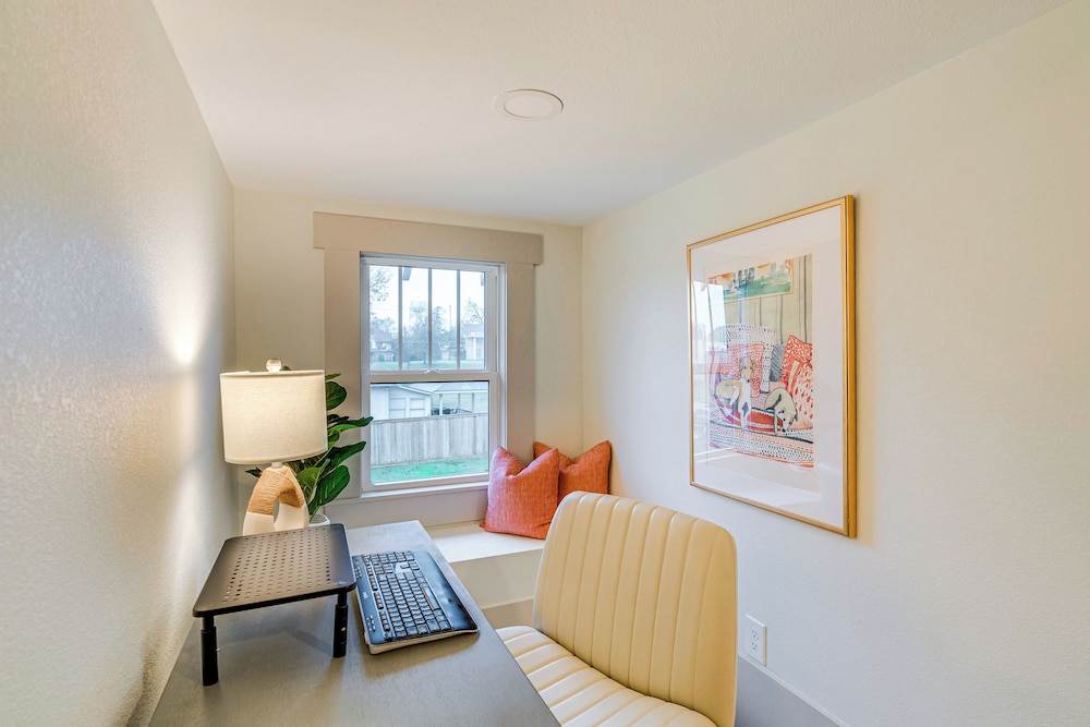 1/2 Mi to Downtown Shops: Brenham Home w/ Fire Pit